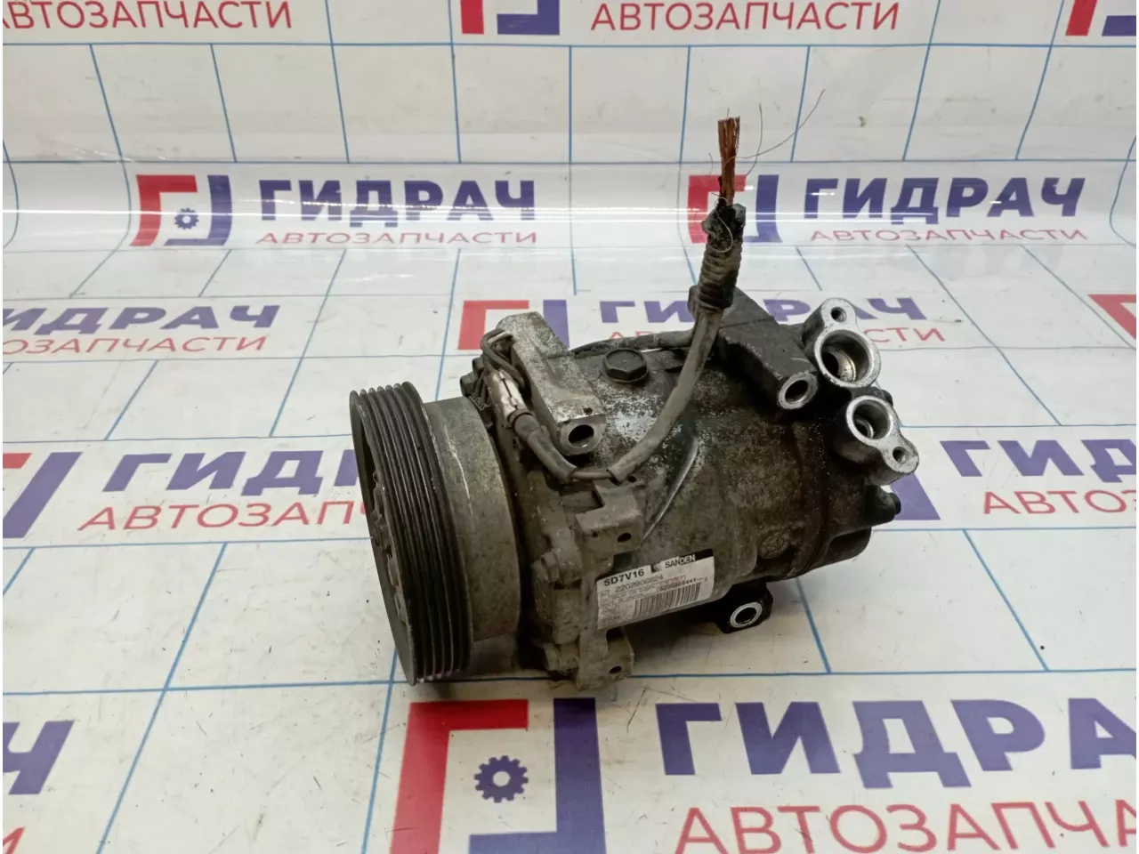 Компрессор системы кондиционирования Renault Logan 926000097R